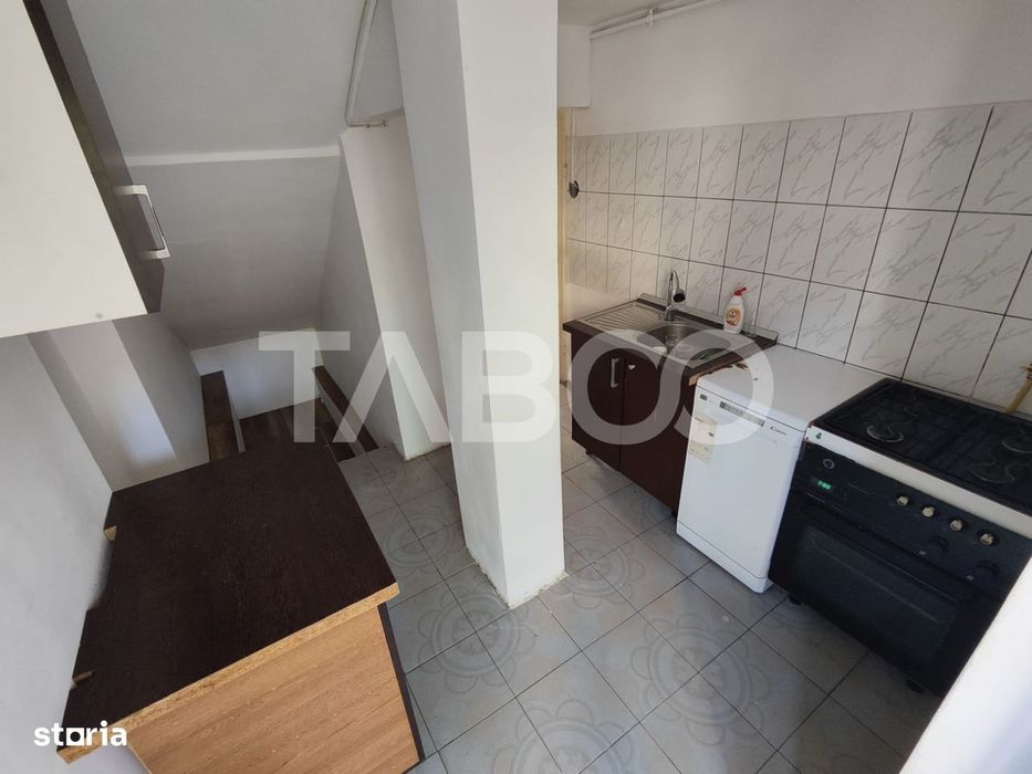 Apartament decomandat 93 utili curte proprie pivnita Sub Arini Sibiu