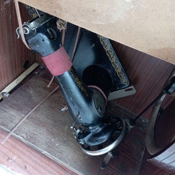 Продам швейную машинку