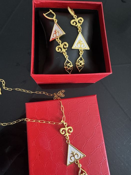 Серьги, колье продам