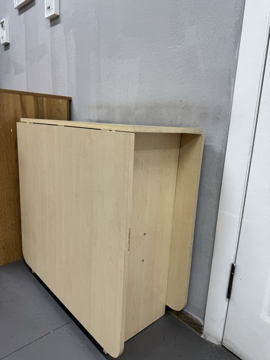 Продам стол книжку