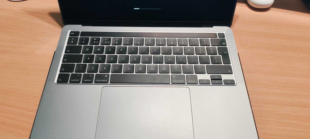 Macbook pro 2020 i5 2.0 Ghz Touchbar