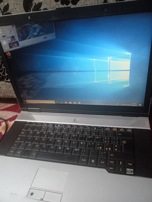 Se vinde leptop Fujitsu exprimo mobile v6555 în stare bună