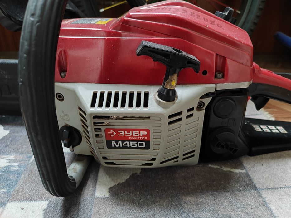 Продам бензопилу Зубр