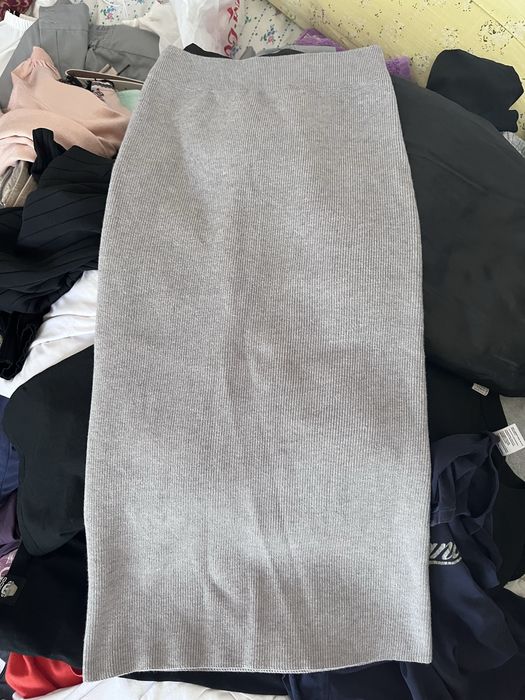 Длинная серая юбка