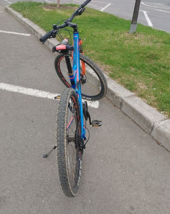 bicicleta marca Bulls cu roti pe 29