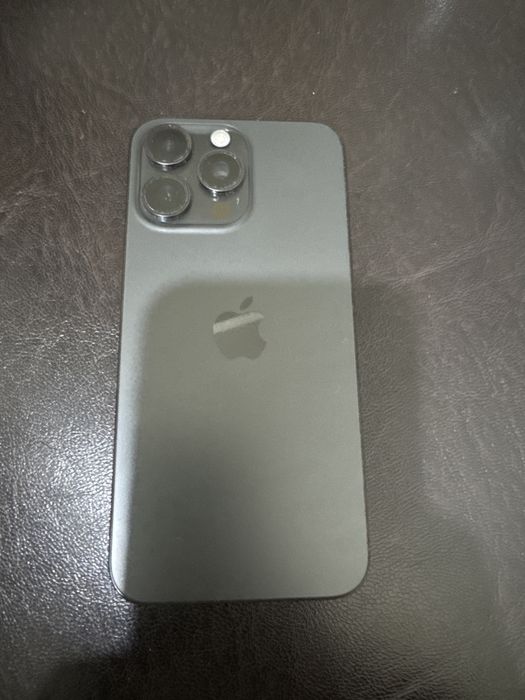 Iphone 15 pro max , bat 91% ecran alb nespart