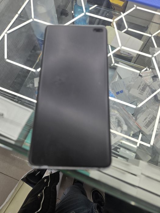 Экран немного глючит . Galaxy s 10+