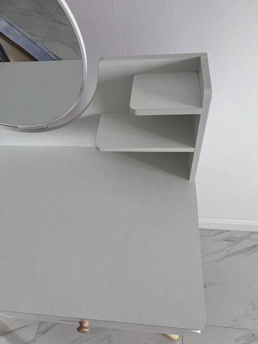 Măsuță de machiaj