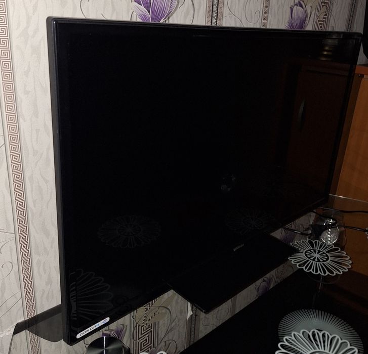 Televizor VORTEX LED cu diagonală de 80 cm