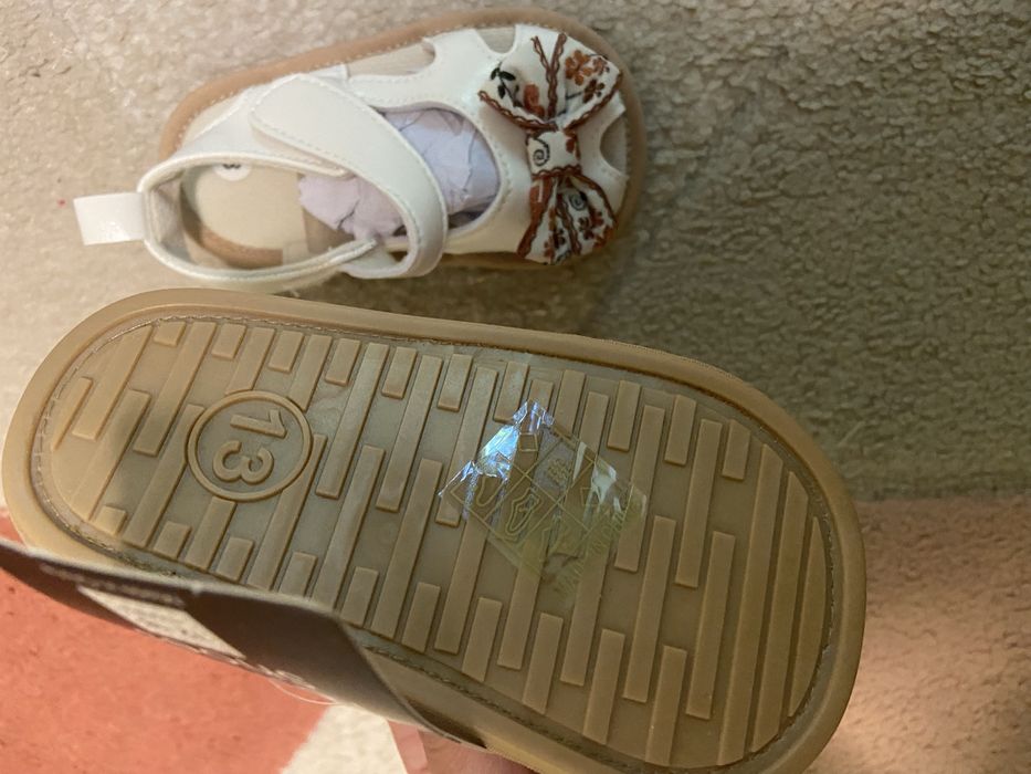 Нови сандалки за момиче
