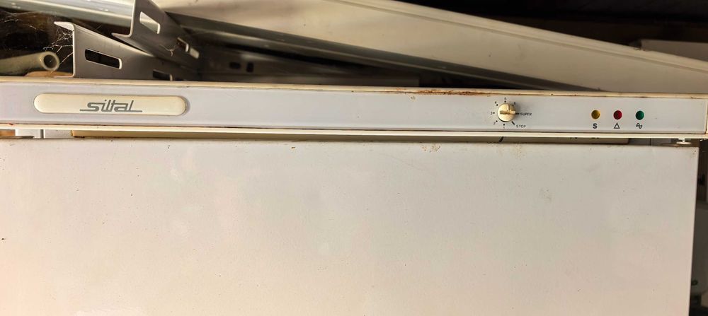 Запазен вертикален фризер