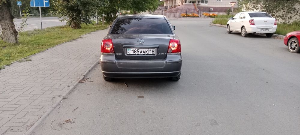 Тойота Авенсис  2007