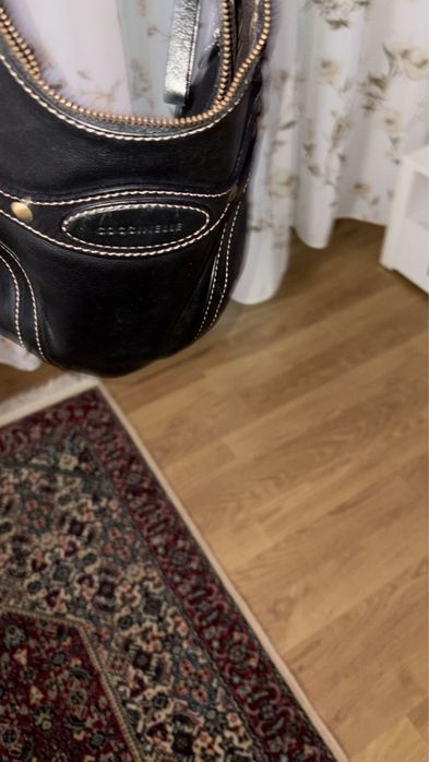 geanta neagra coccinelle