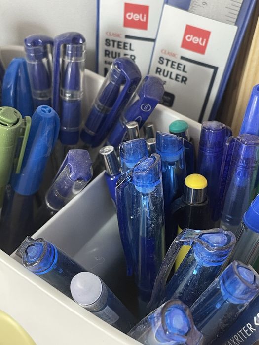 Канцтовары ручки тетради и тд