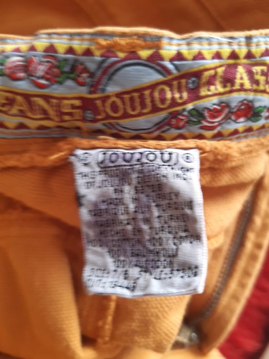 Подарявам дрехи  различни