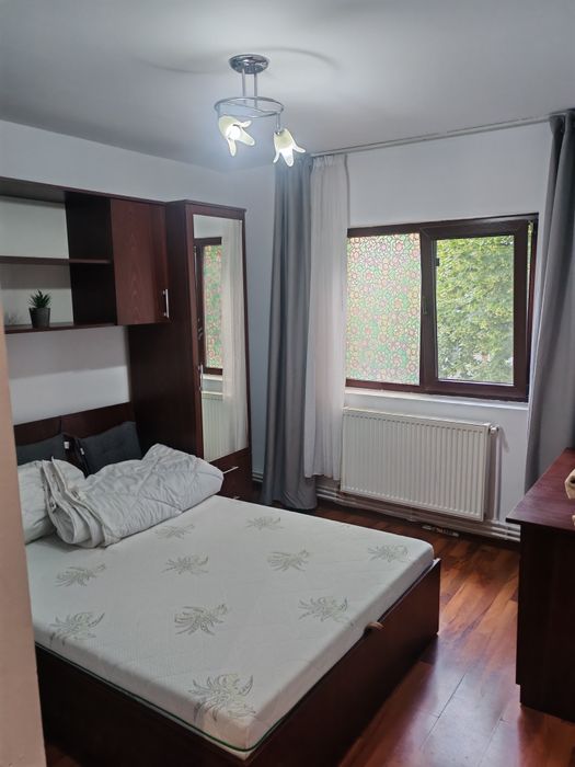 Închiriez apartament 2 camere, decomandat!