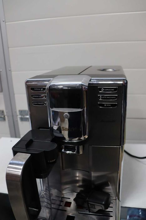 Кафеавтомат Saeco Incanto HD8917, Кафемашина, Cappuccino, Керамична мелачка, Авт. почистване, 15 Бара, 1.8 л, Кана за мляко 0.5 л