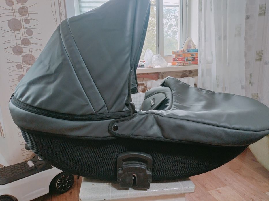 Продам детскую коляску Verdi 3 в 1