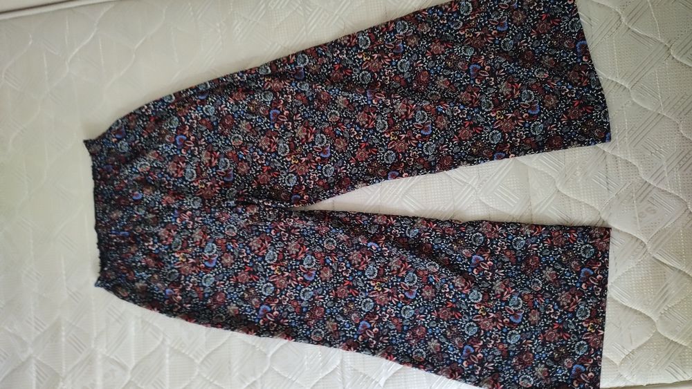 pantaloni largi,subțiri, L