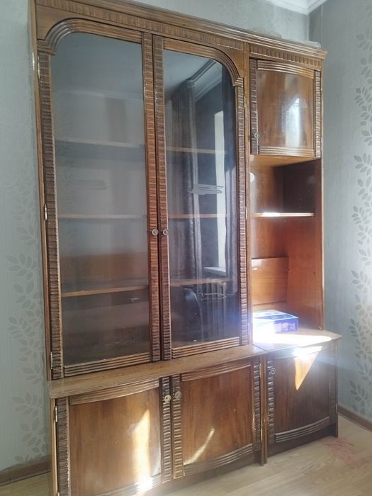 Продам шкаф-витрину
