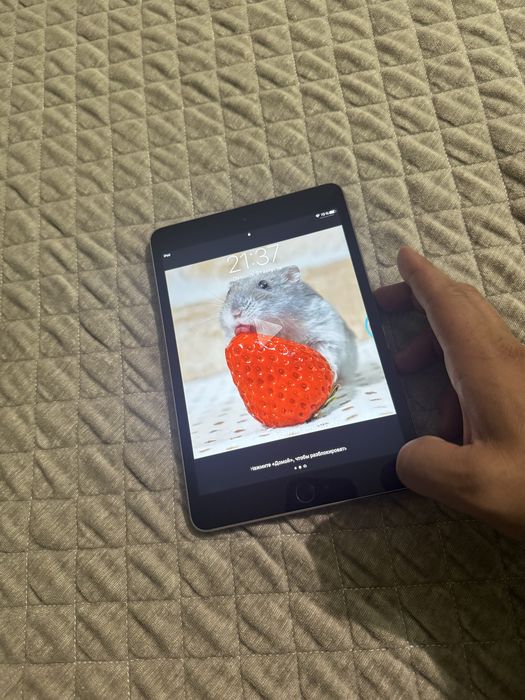 Продам iPad mini 3