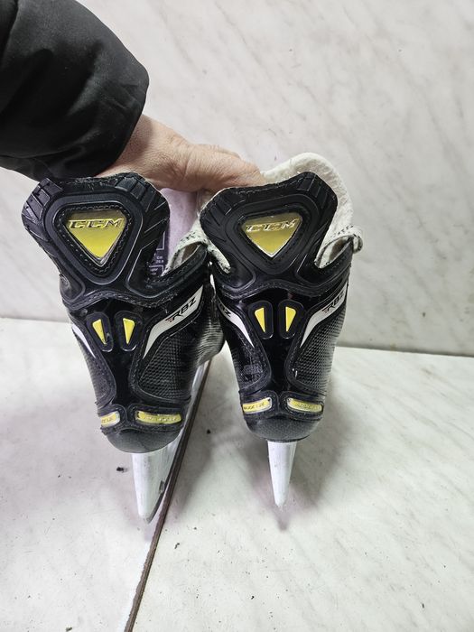 Patine 85 hochei hockey CCM Rbz  marime  32,5 (20,9  cm)