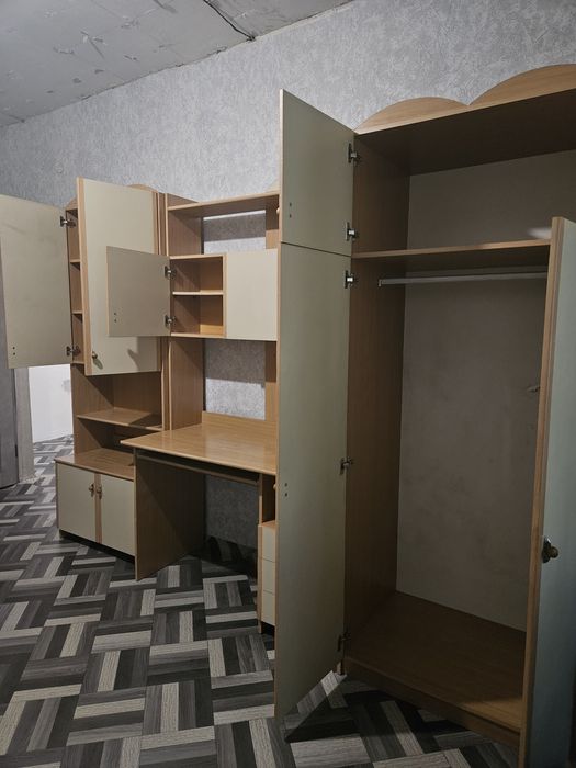 Детская стенка с рабочим столом