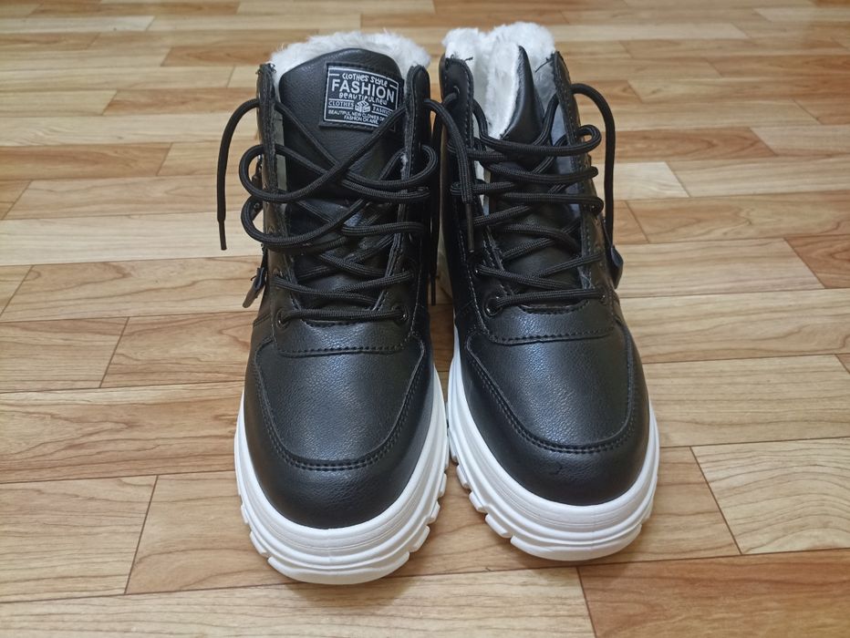 Зимние женские ботинки