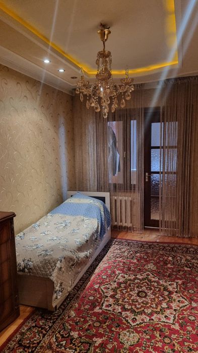 Uy sotiladi Dom 5 xona