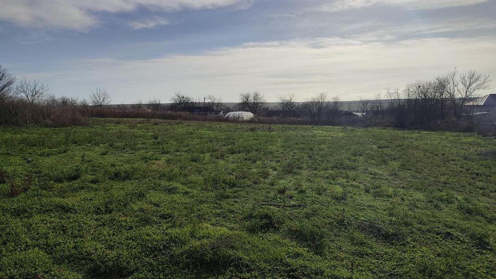 Vând teren intravilan cu casă batraneascsa
