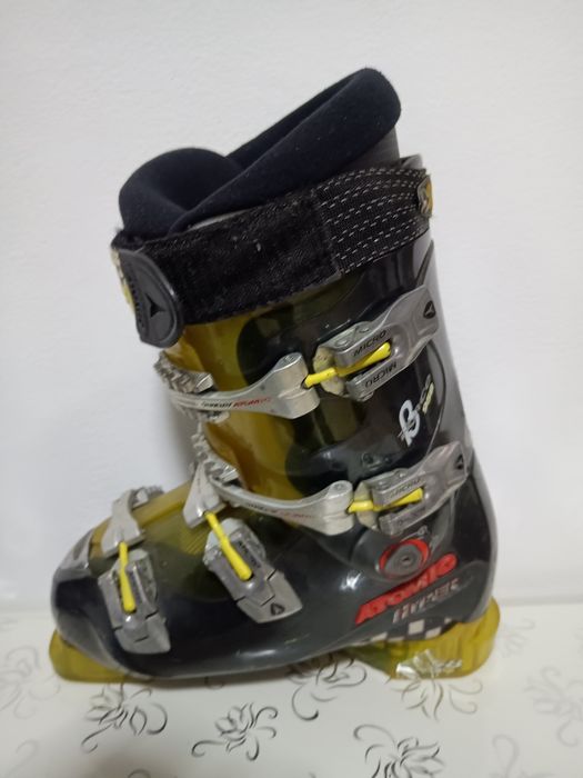 Vând Clăpari Atomic mărimea 40,5