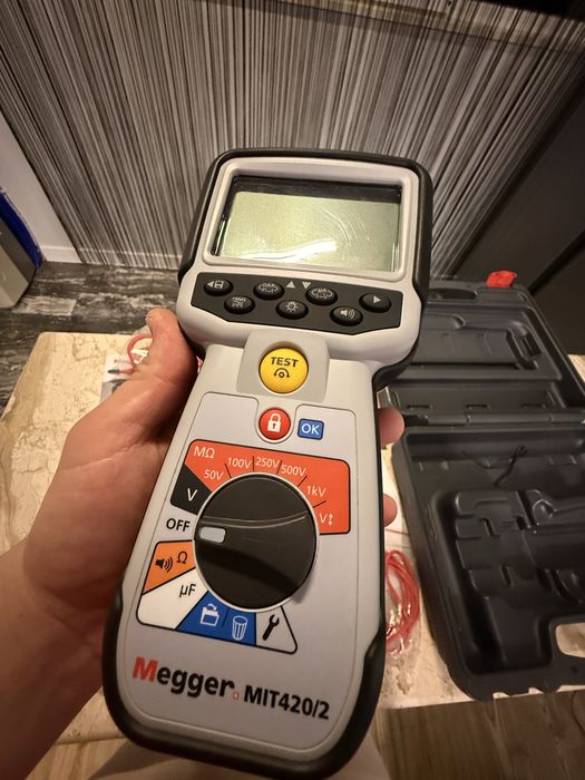 Професионален уред MEGGER MIT420/2 (Made in UK)