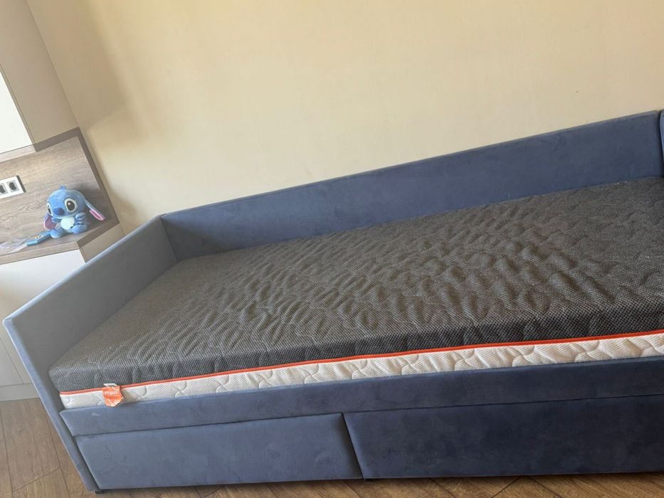 Продам 2 кровати вместе с матрасами