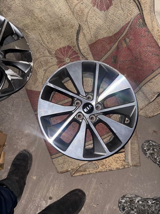 Диски R18.   киа
