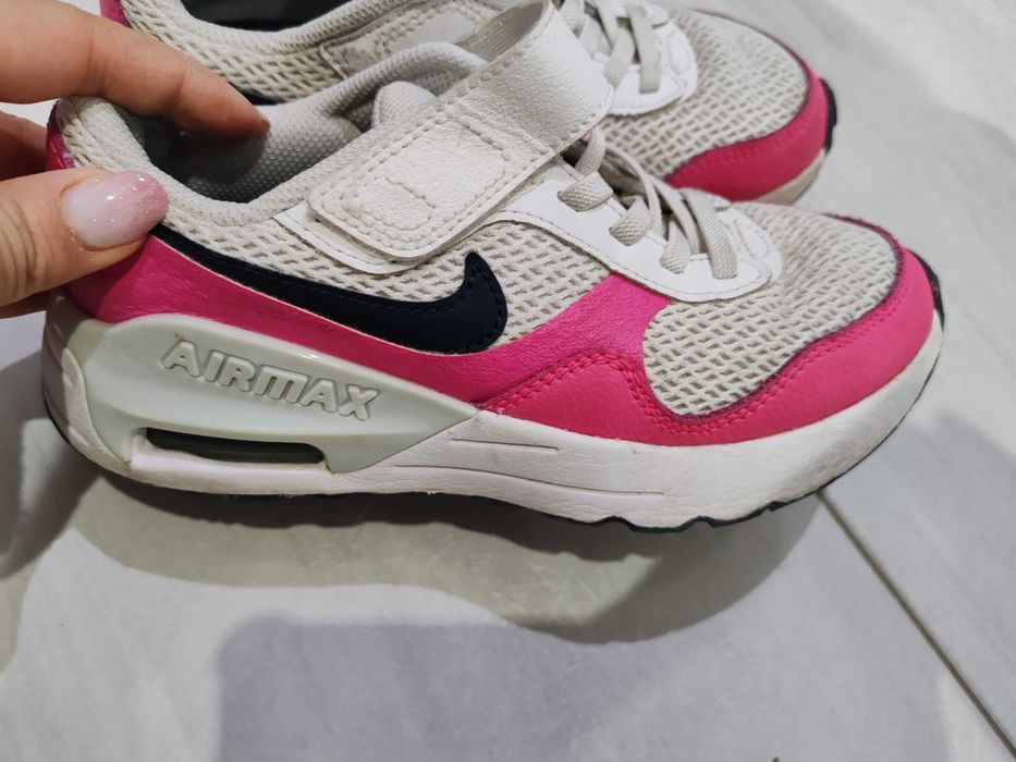 Маратонки за момиче найк