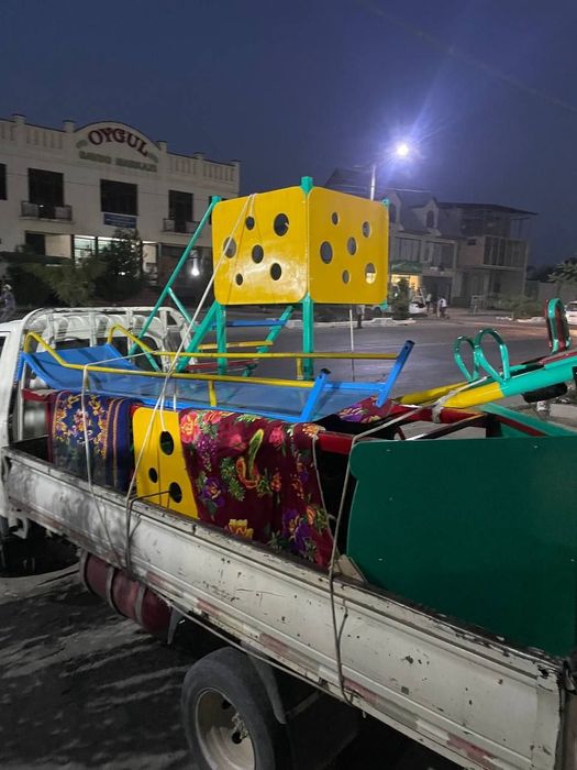 Хар хил турдаги качелалар курусел сирпанчик Горка