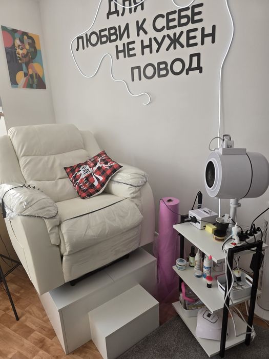 Сдам рабочее место мастеру маникюра