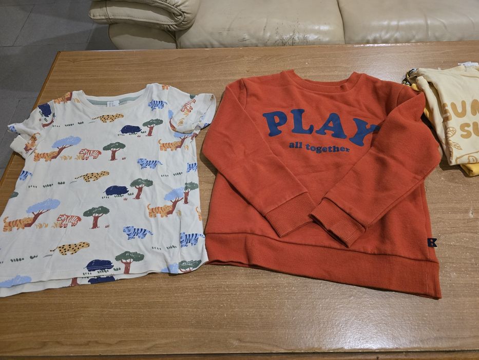 Лот летни дрехи размери 98/104 на марките са Mayoral,H&M, Okaidi.