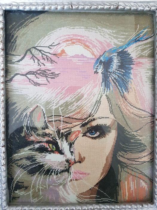 Goblen fata, pisica si pasarea 28 x 22 cm lumina ramei.