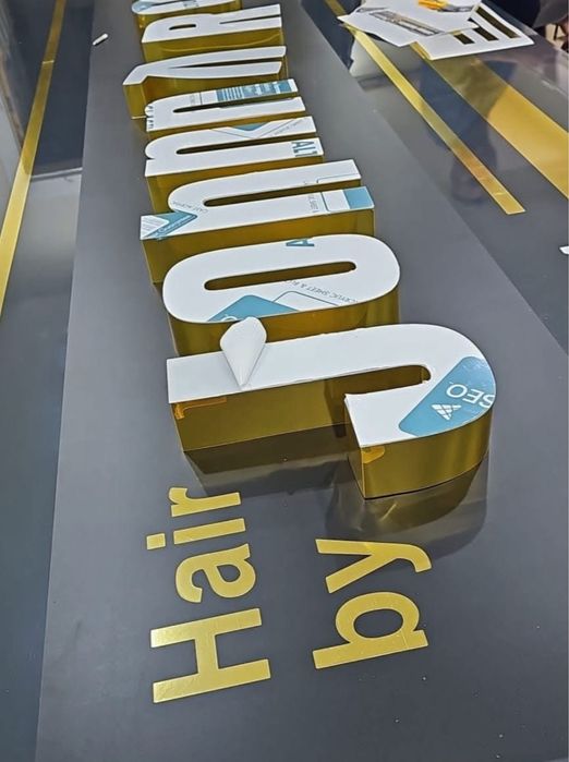Reclame luminoase și firme personalizate pentru afaceri