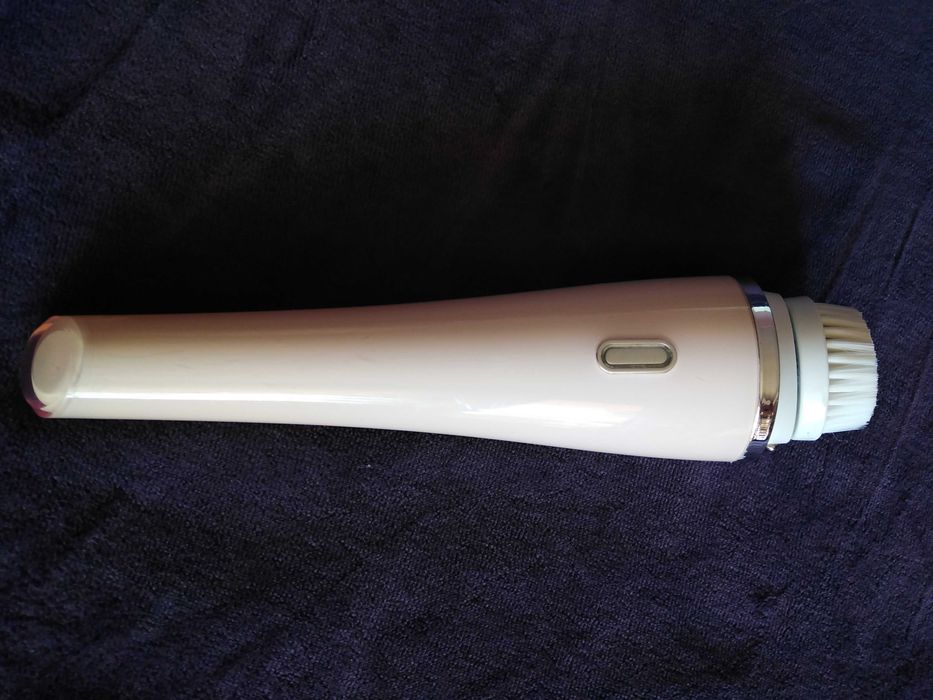 Без зарядно!!!Четка за почистване на лице Philips VisaPure+подарък