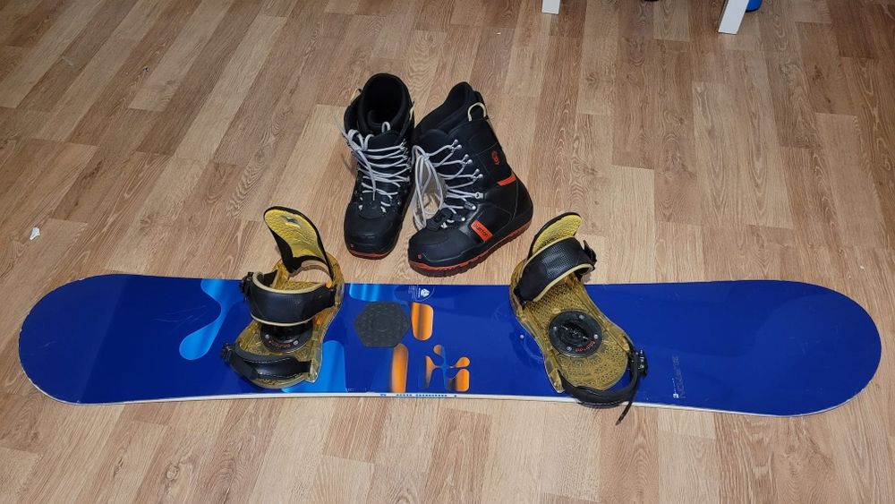 Placa snowboard Burton 152 cu legaturi Burton și boots Burton 42