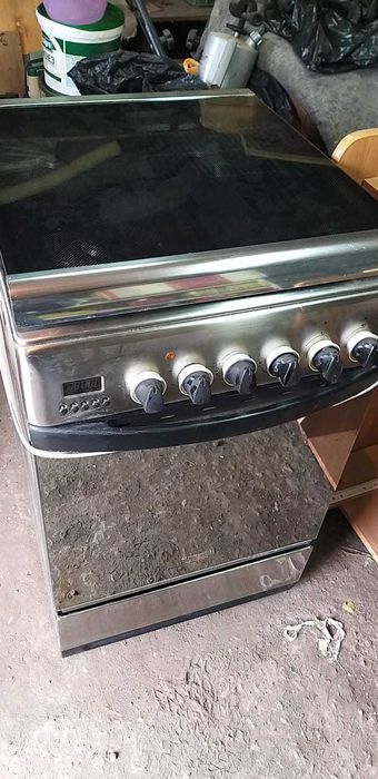 Продаётся газовая плита Ariston