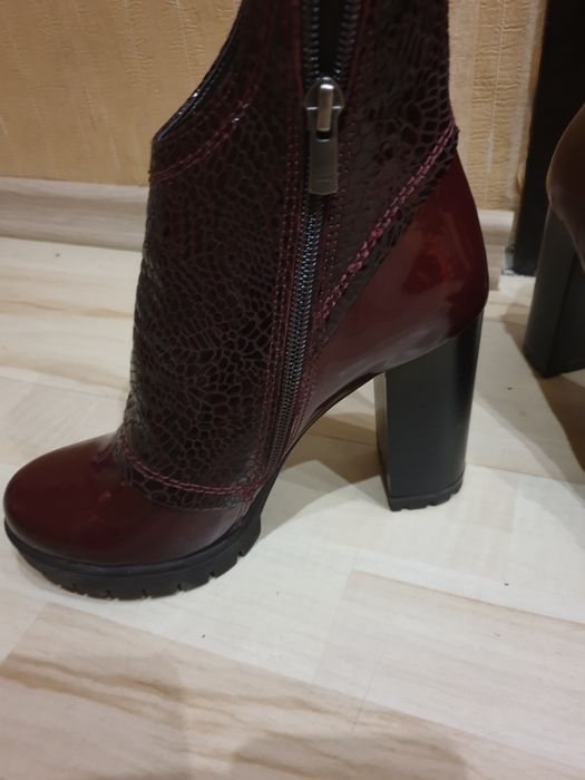 Дамски лачени боти от естествен лак