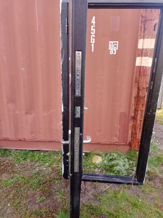 Дверь наружной в хорошем состоянии