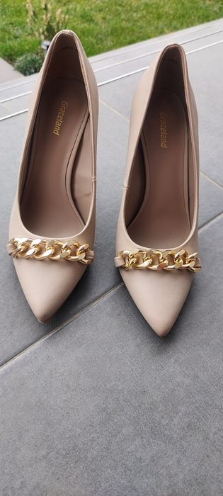 Pantofi stiletto crem, marimea 37, pret 59 lei