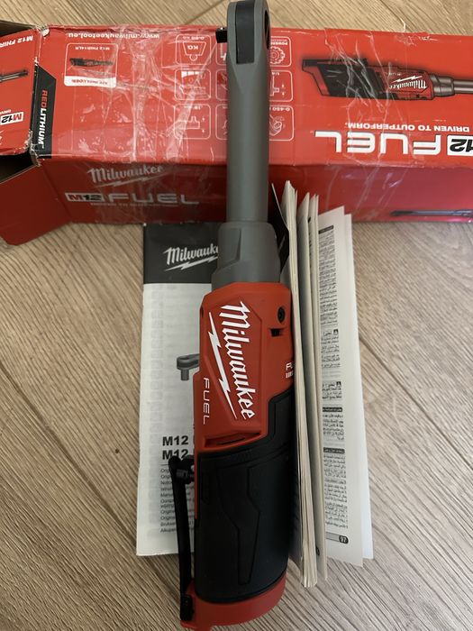 Chei clichet Milwaukee M12 FHIR14LR ; M12 FRAIWF38 ; M12 FRAIWF12 , toate cu capul diferit : 1/4;3/8 si 1/2 , doar corpuri / noi ,niciodata folosite