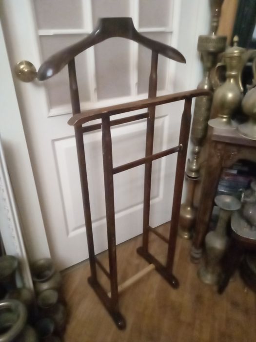 Деревянная вешалка б/у