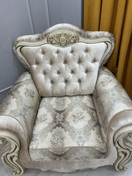 Диван и два кресла