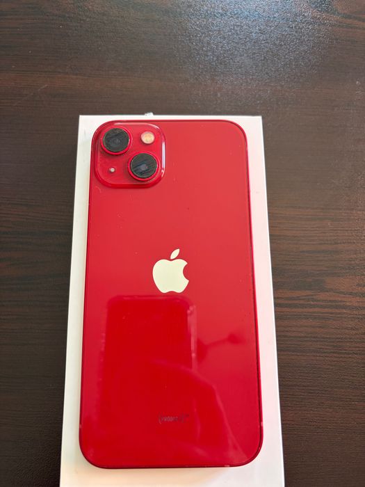 Телефон iPhone 13